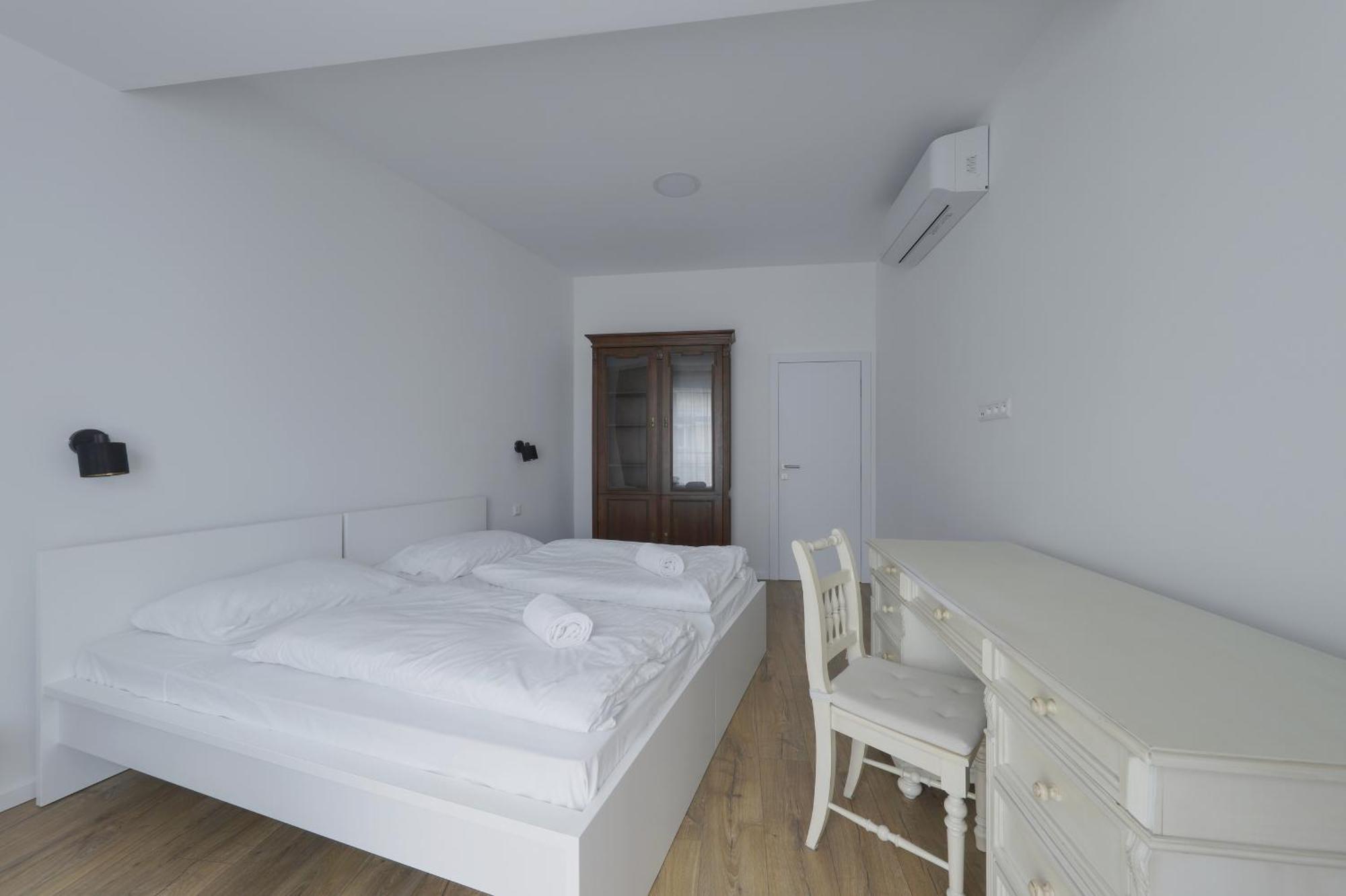 Shone Apartment Old Town 2 Bedroom Bratislava Exterior photo