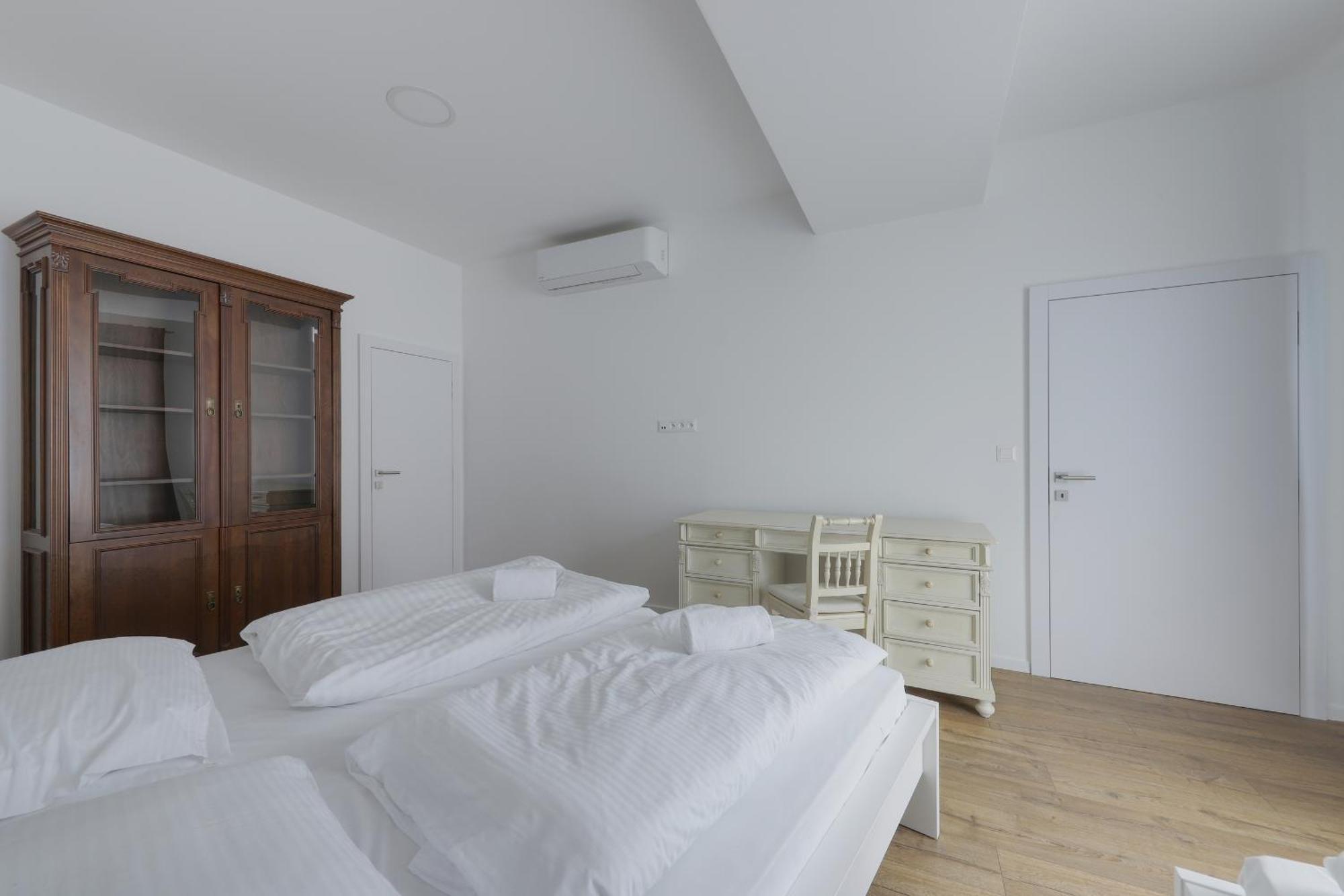 Shone Apartment Old Town 2 Bedroom Bratislava Exterior photo